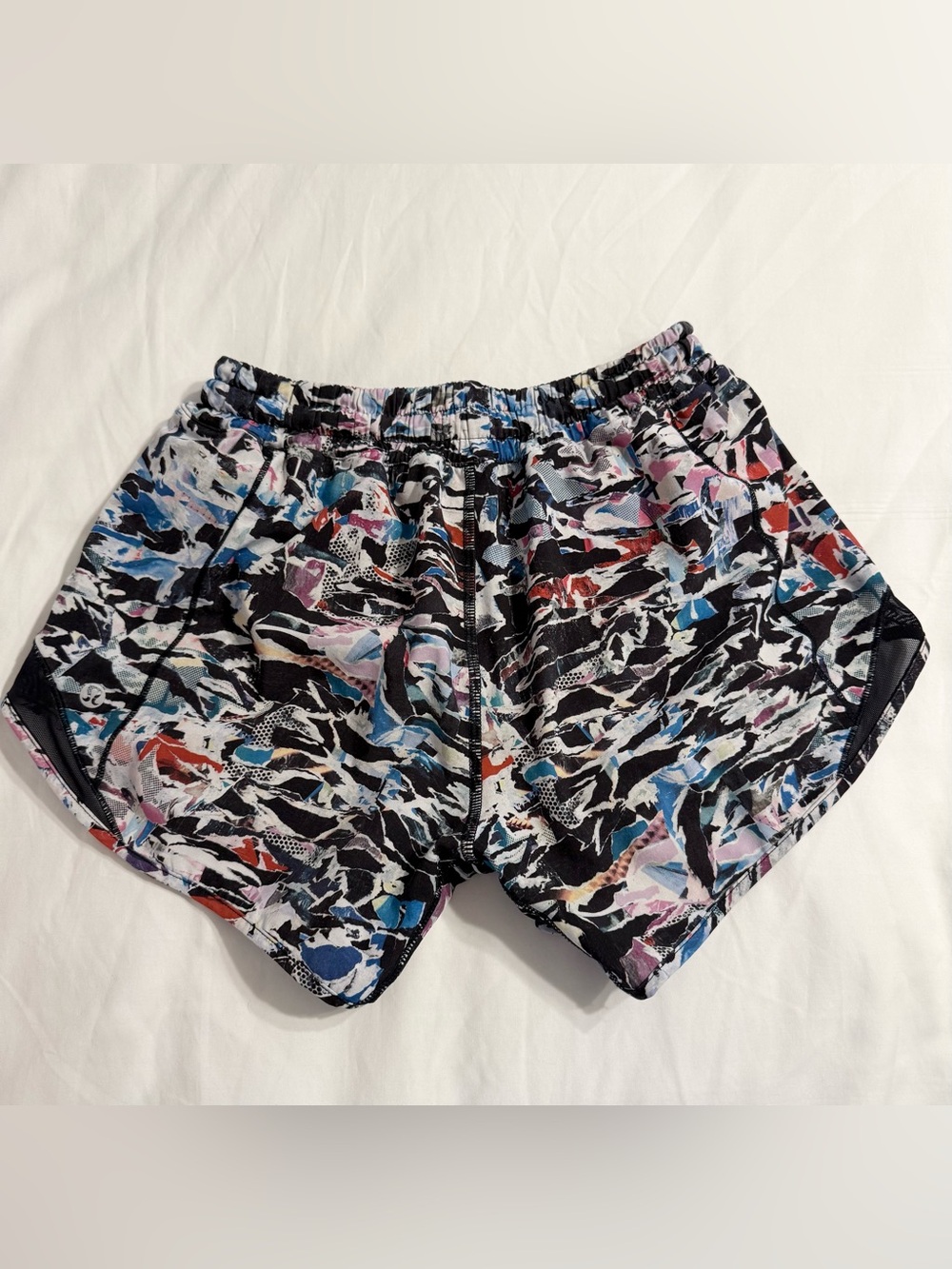 Lululemon Hotty Hot Short II Long 4" Culture Clash Sz 4